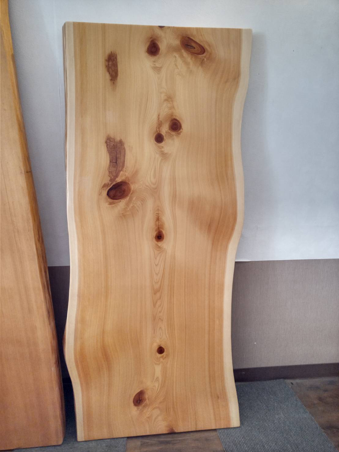 檜（ヒノキ） 一枚板 - 一枚板専門店 MIZUMA家具 ミュージアム三潴銀行 